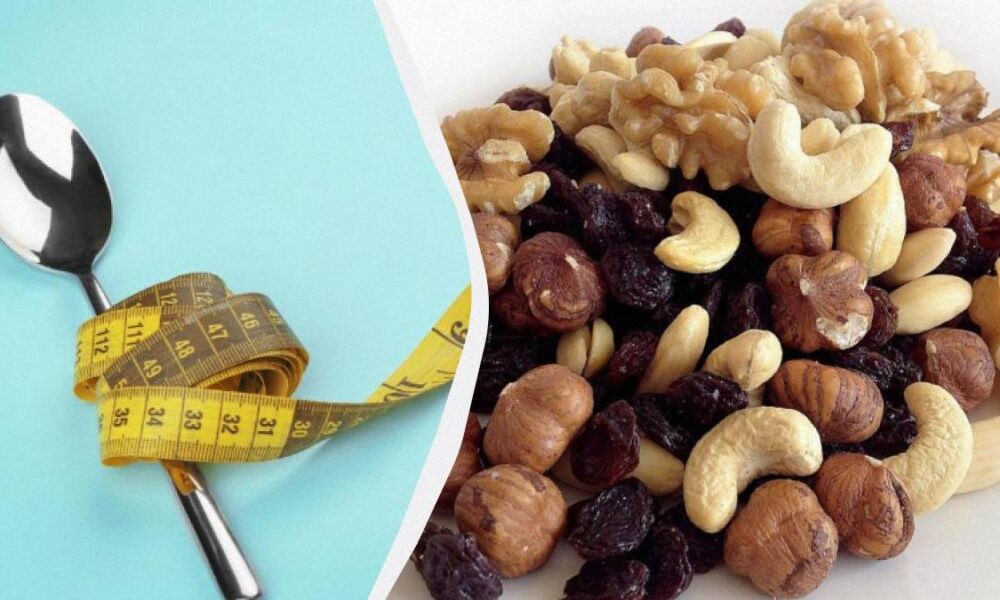 Left: spoon with a yellow measuring tape on a blue background, right: mixed nuts in a bowl, suggesting healthy snacking or dieting.