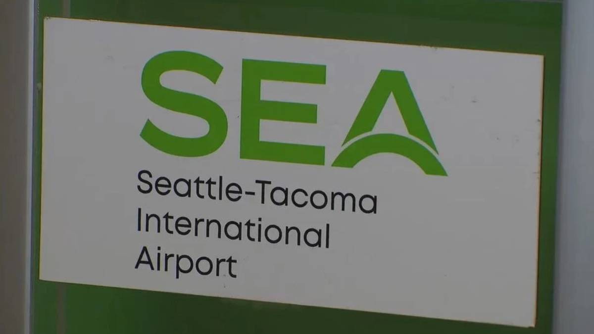 SEA sign for Seattle-Tacoma International Airport with green logo and text 'SEA' and 'Seattle-Tacoma International Airport'