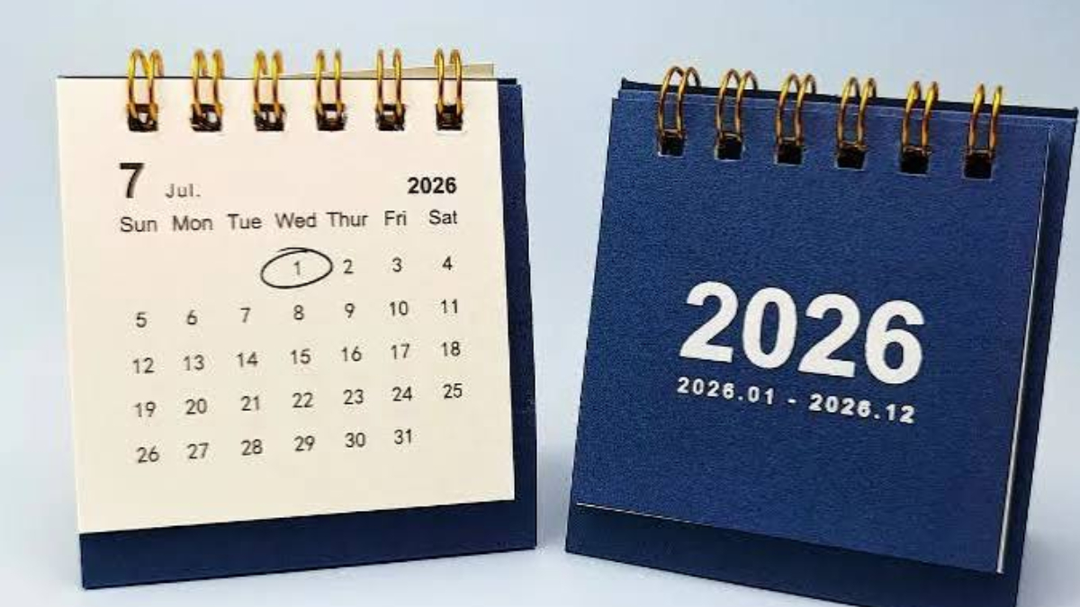 Two mini desk calendars for 2026: left page shows July with the 1 circled, right page shows a bold 2026 and the date range 2026.01–2026.12.