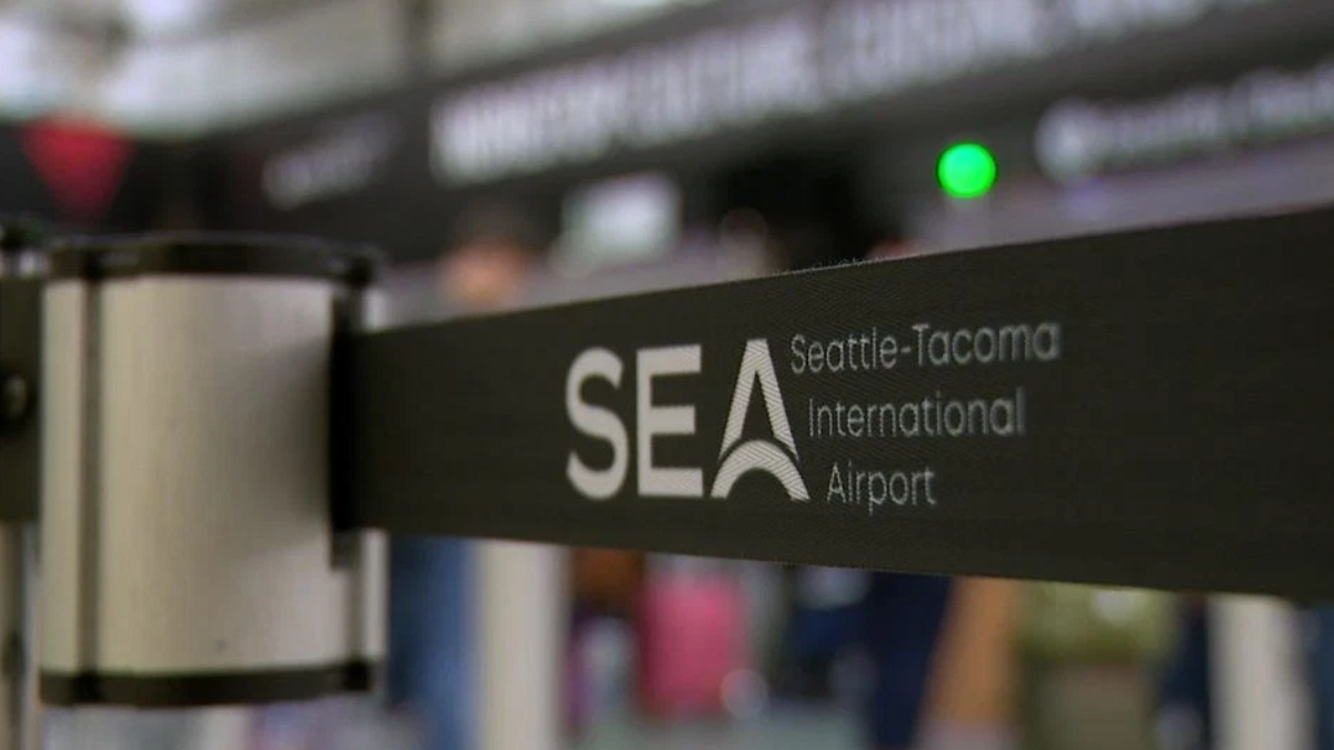 Barrier queue barrier with the SEA logo for Seattle-Tacoma International Airport