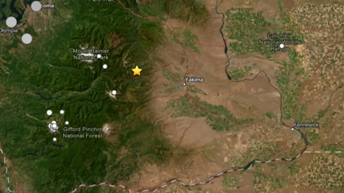 Satellite map showing Yakima area with Mount Rainier National Park to the west and a yellow star marker indicating a location near the Cascade foothills.