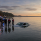 Спасатели у автомобиля в воде возле Beach Drive в округе Китсап