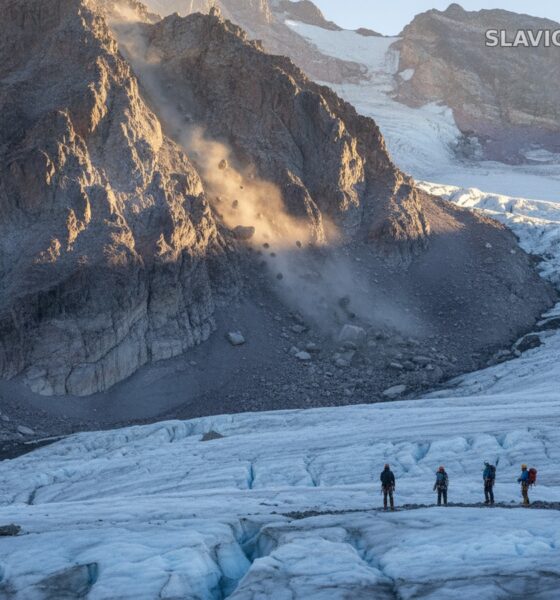 Камнепад на склоне Mount Rainier в районе маршрута Disappointment Cleaver