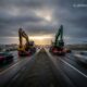 Негабаритные грузовики незаконно ждали час пик на обочине I-5